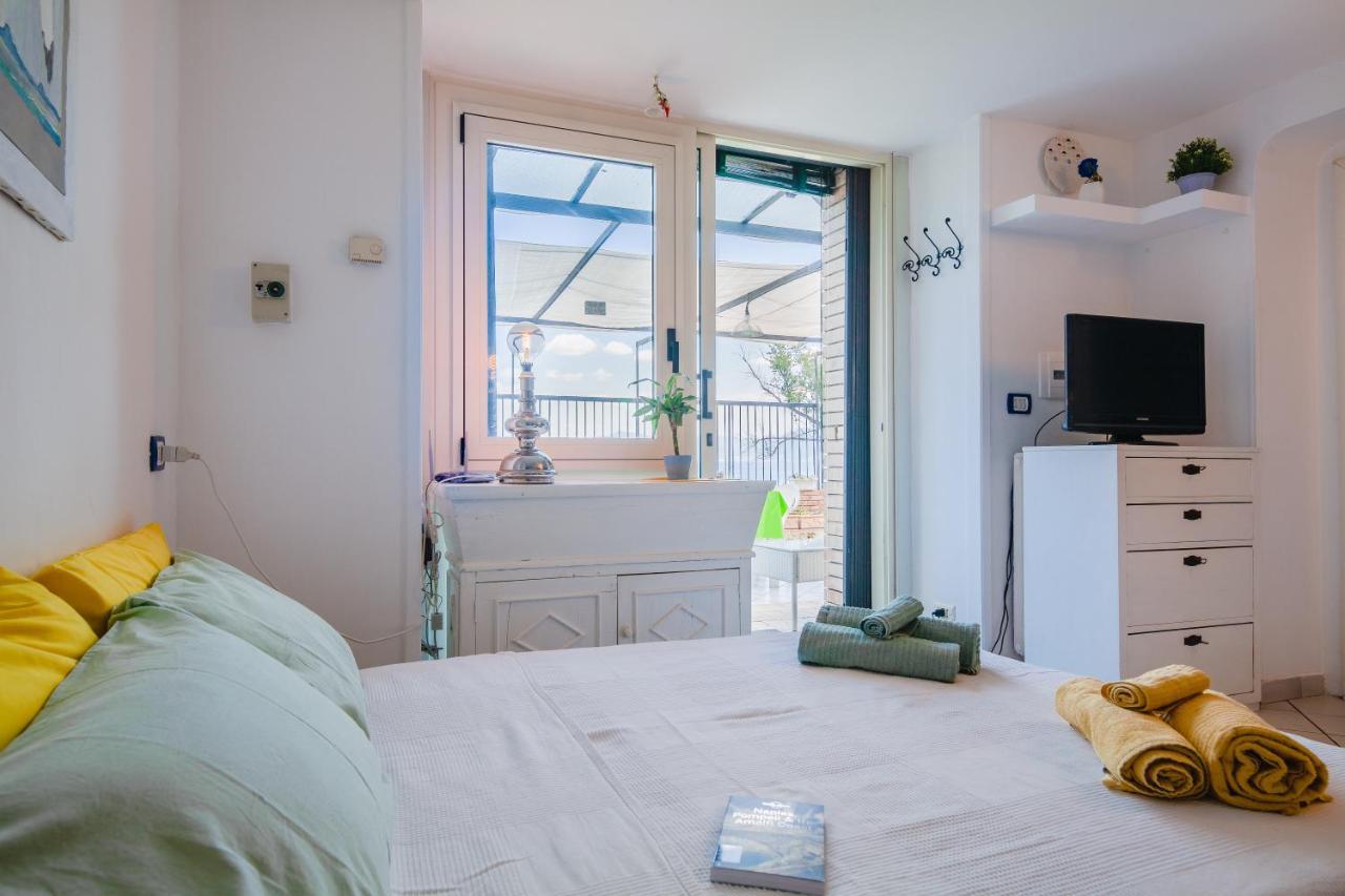 Casa Rosa - Sea View & Terrace Apartment Naples
